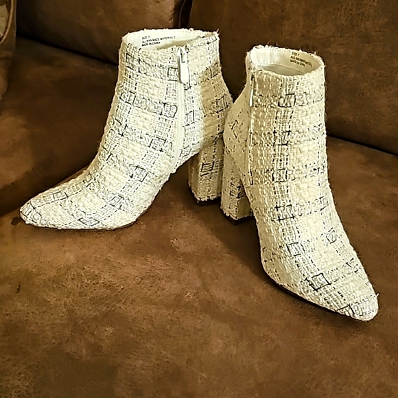 Lulus Off White Tweed Ankle Boots Size 7 - Picture 3 of 6